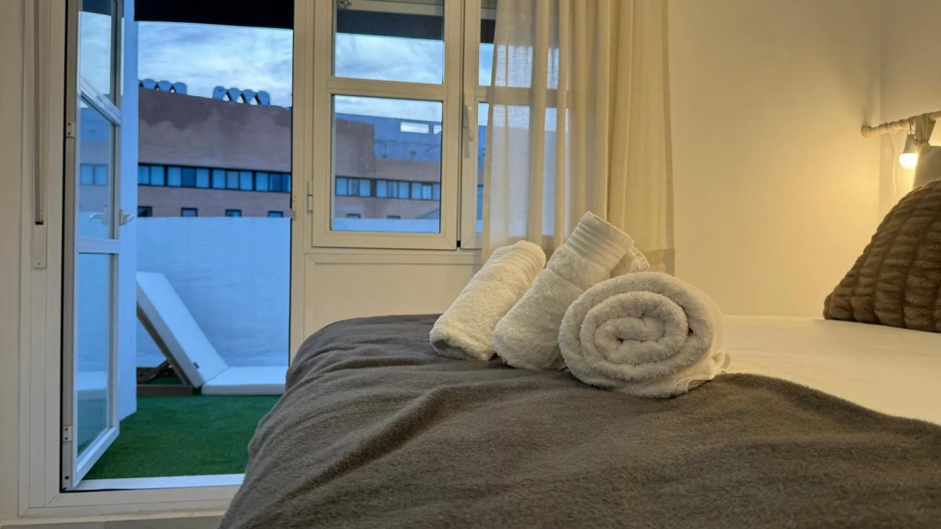 הוילה סביליה Casa Boutique Plaza De Armas -Townhouse- ספרד